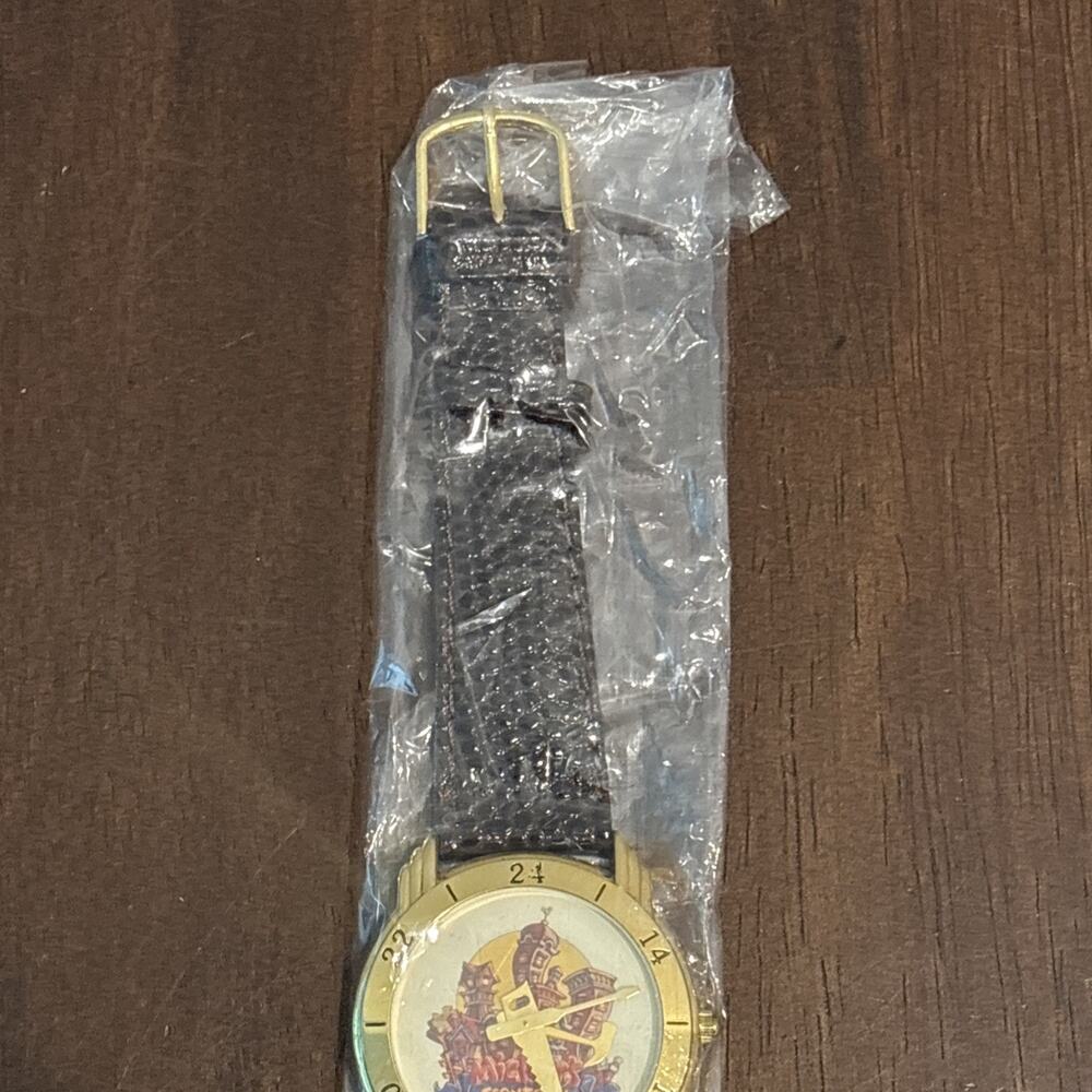 DISNEY Toon Town Cast Member Exclusive Watch Disneyland NEW - Picture 2 of 6